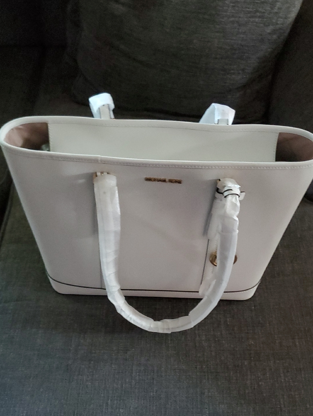 NWT Michael Kors Large Jet Set Saffiano Leather Tote with Gold Hardware